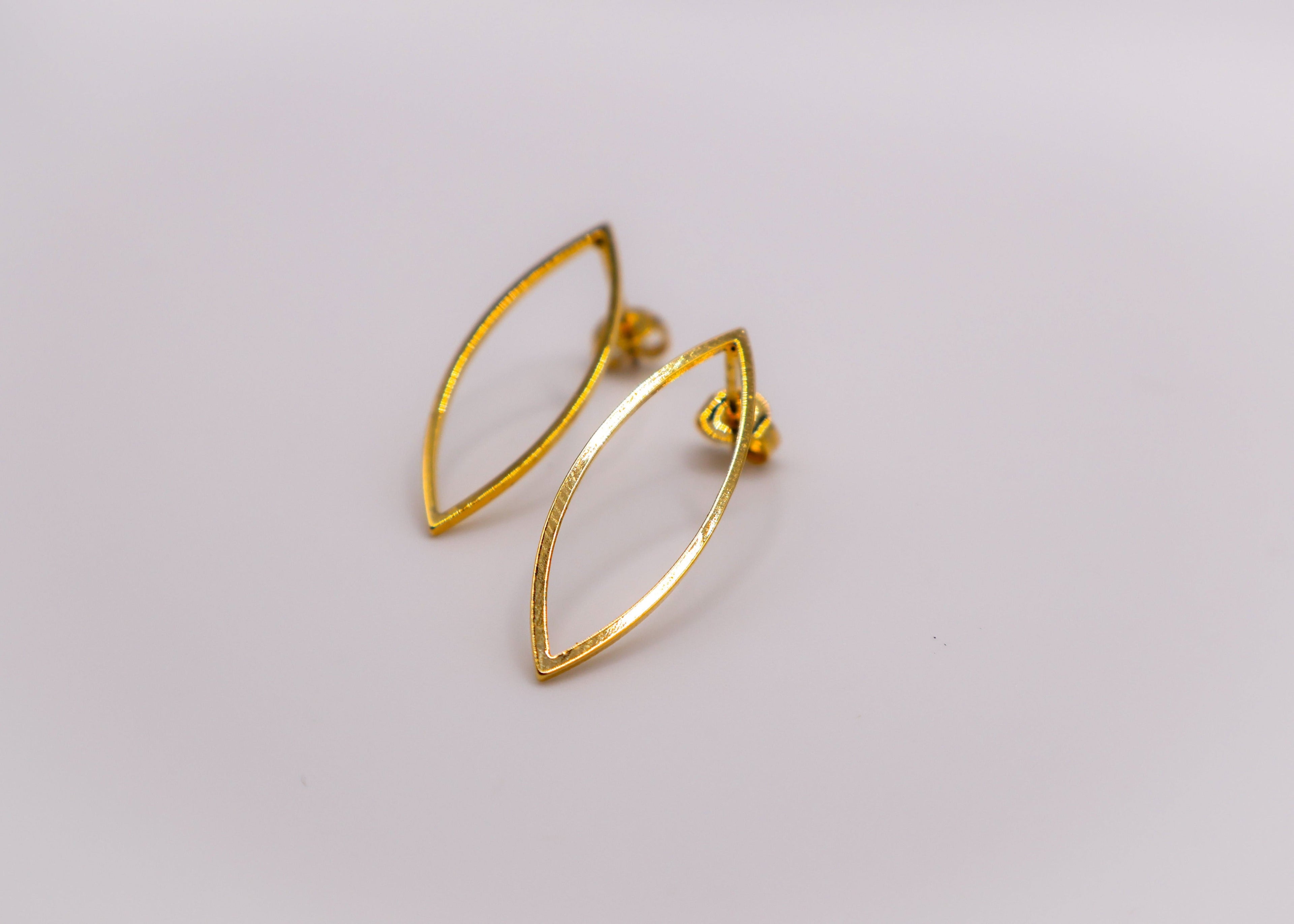 Golden Leaf Elegance Earrings – Elegant Gold Leaf Drop Jewelry