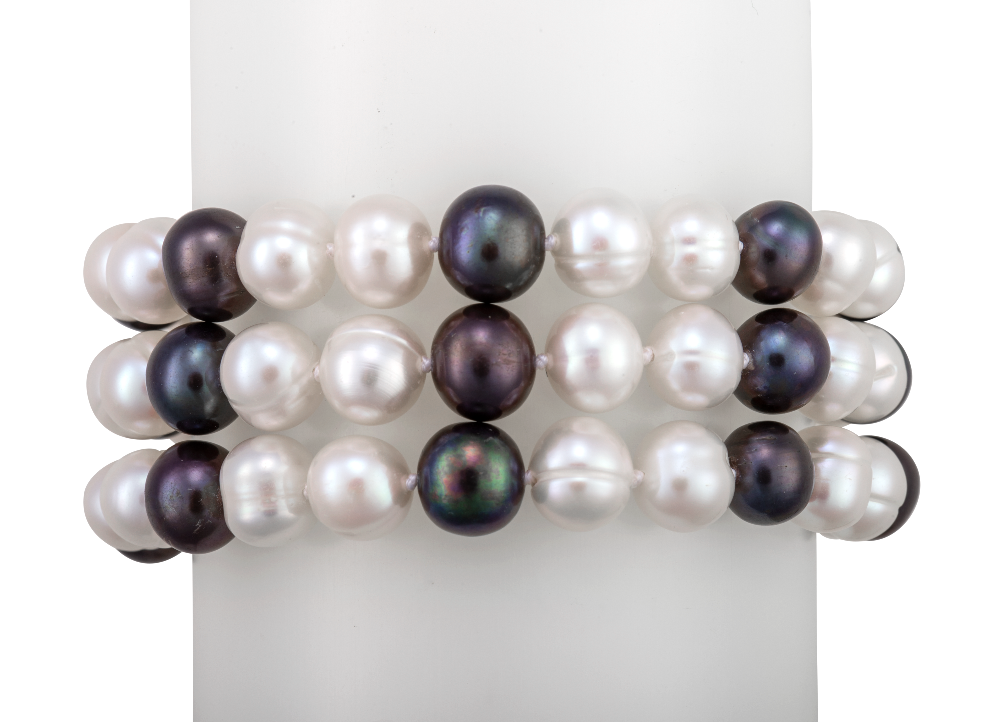 Black and white pearl bracelet