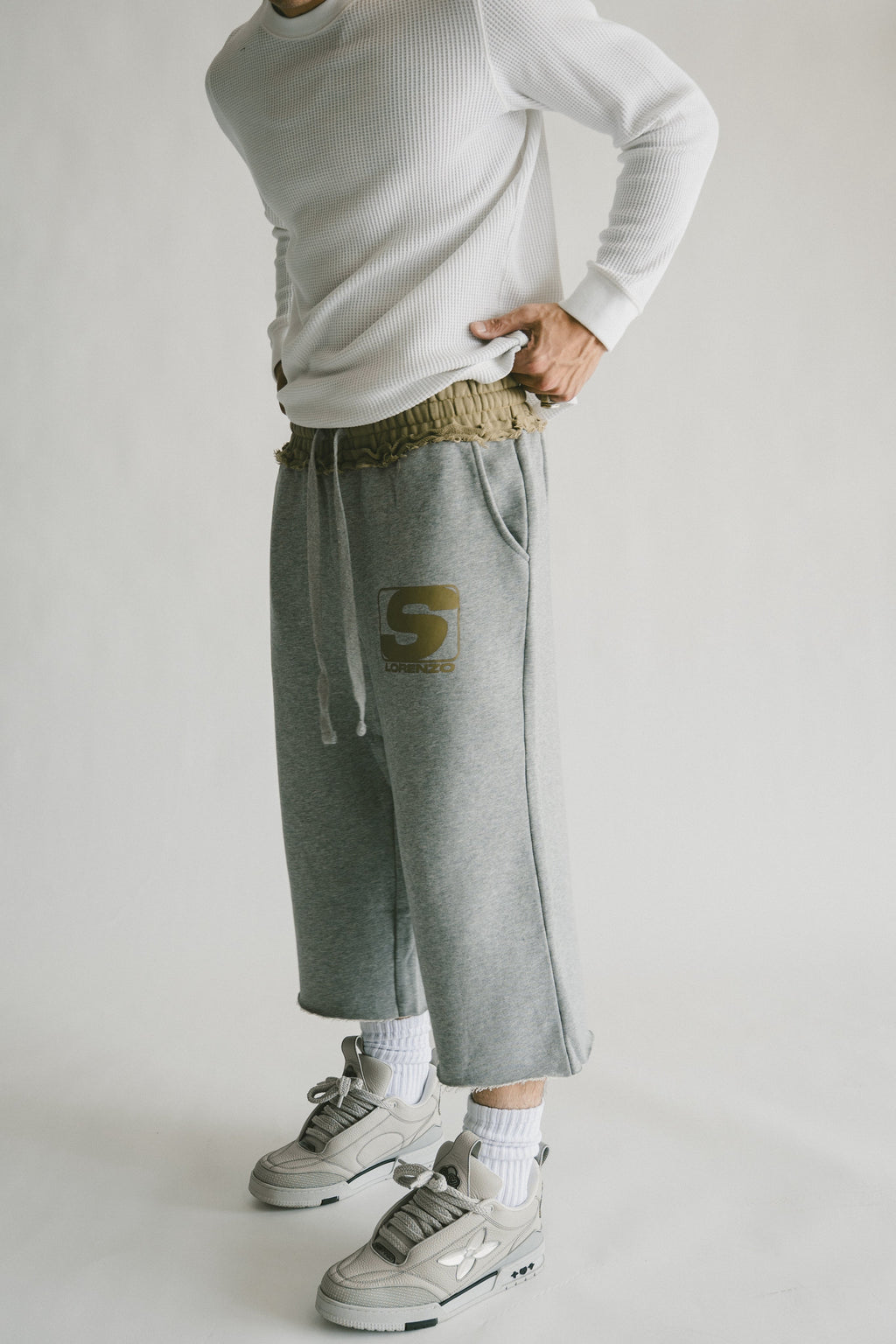 GREY 3/4 SHORTS