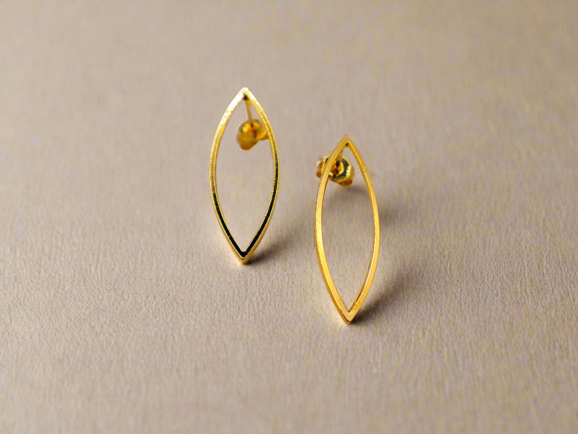 Golden Leaf Elegance Earrings – Elegant Gold Leaf Drop Jewelry