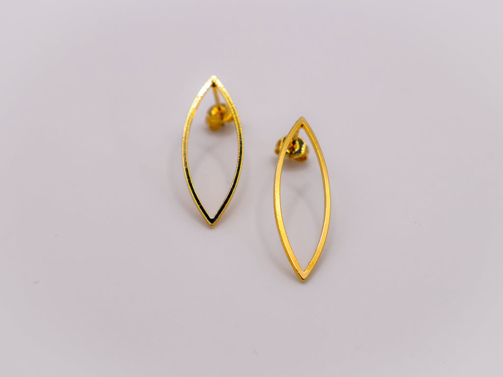 Golden Leaf Elegance Earrings – Elegant Gold Leaf Drop Jewelry