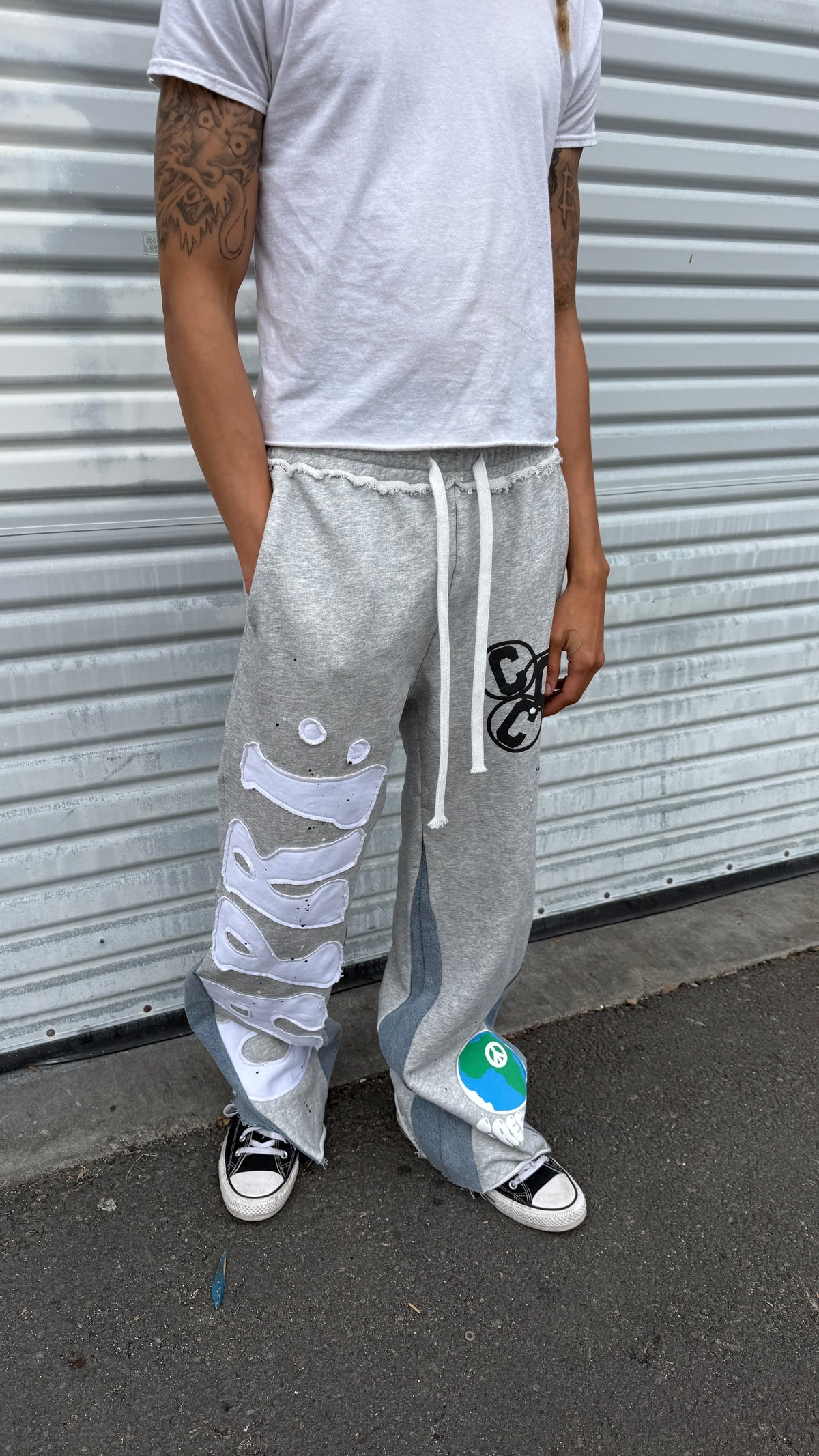 DENIM FLARED SWEATS.