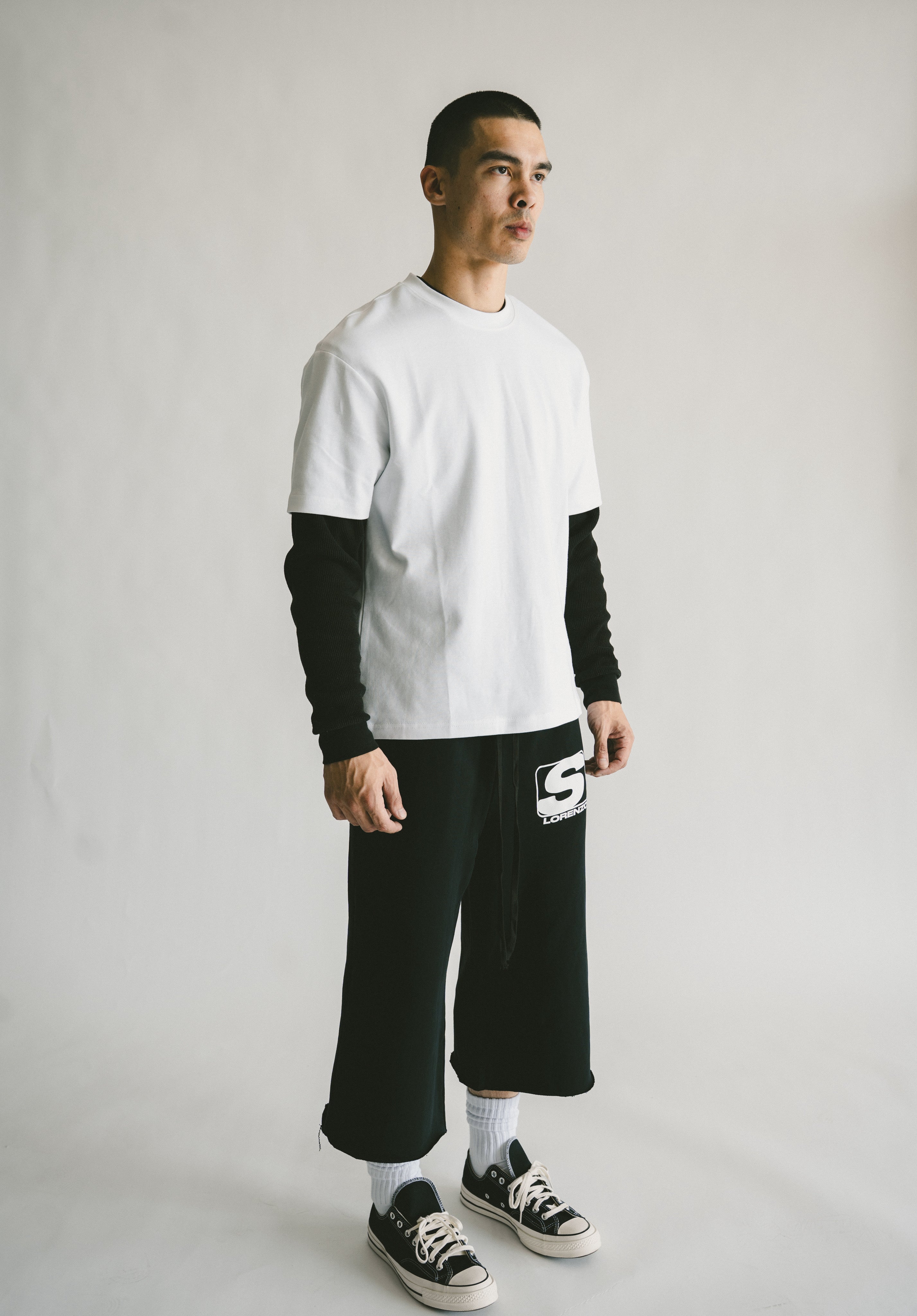 BLACK 3/4 SHORTS