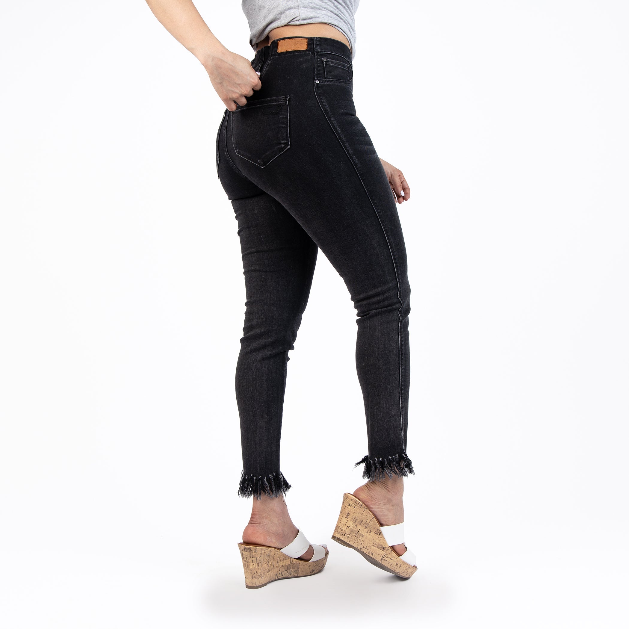 Fringed Hem Capris Jeans