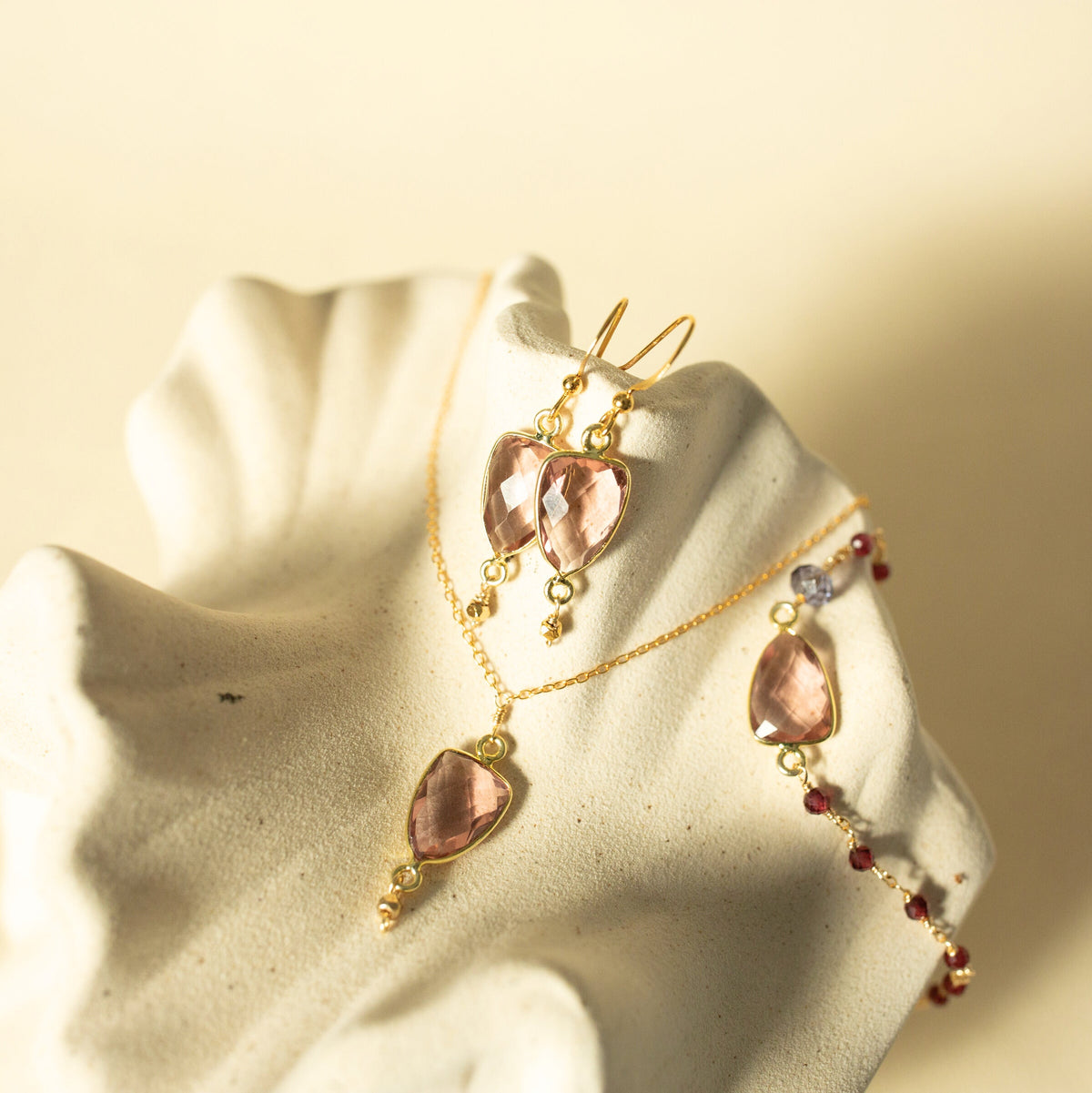 Rhodolite Garnet Silver Isla Necklace