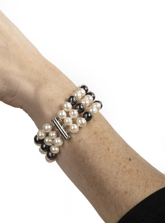 Black and white pearl bracelet