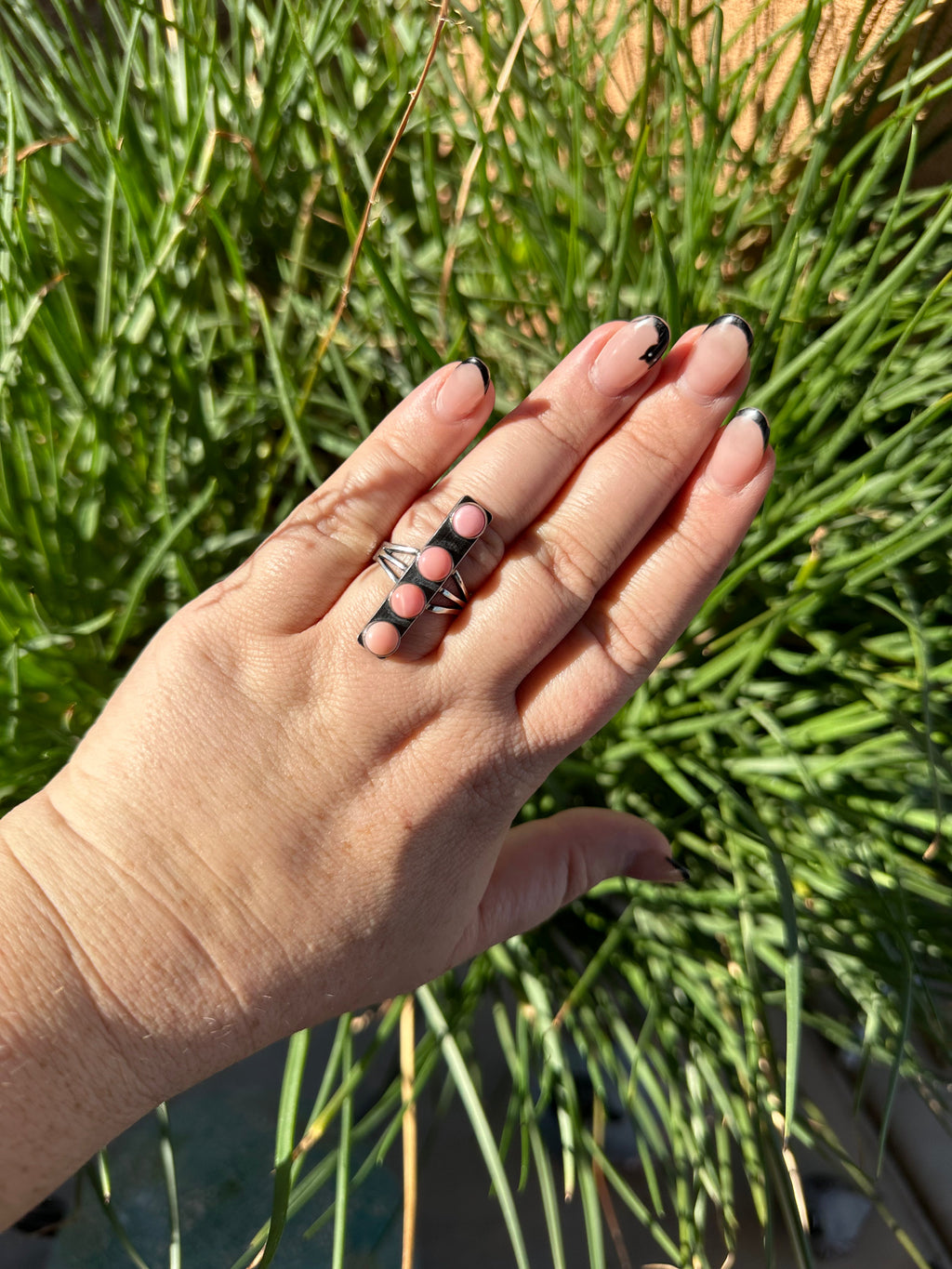Beautiful Handcrafted Sterling Silver & Pink Conch 4 Stone Bar Ring