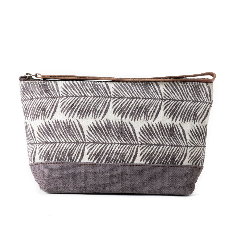 Wanderleaf Pouch in Earthern Grey