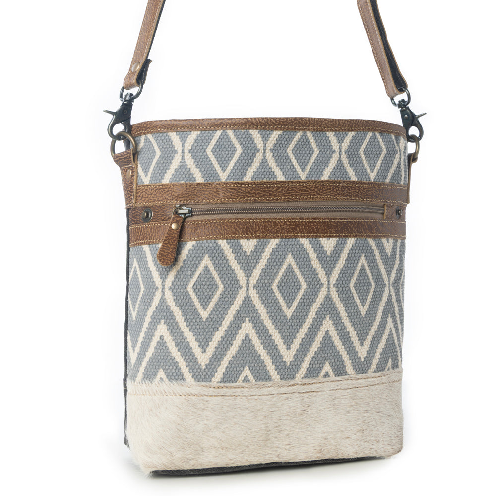 ASSURANCE SHOULDER BAG