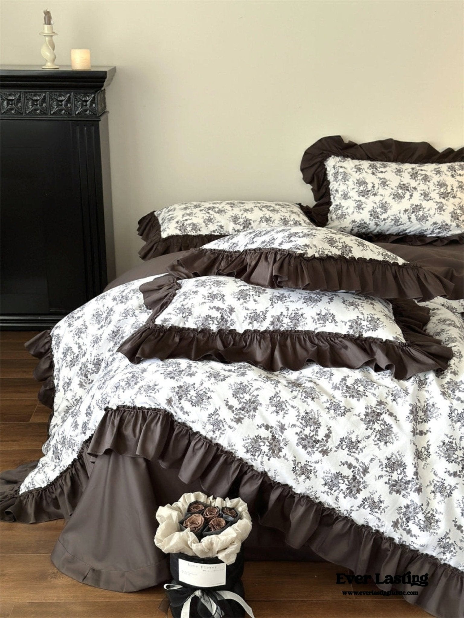 Aimé Romantic Vintage Ruffle Bedding Set / Gray