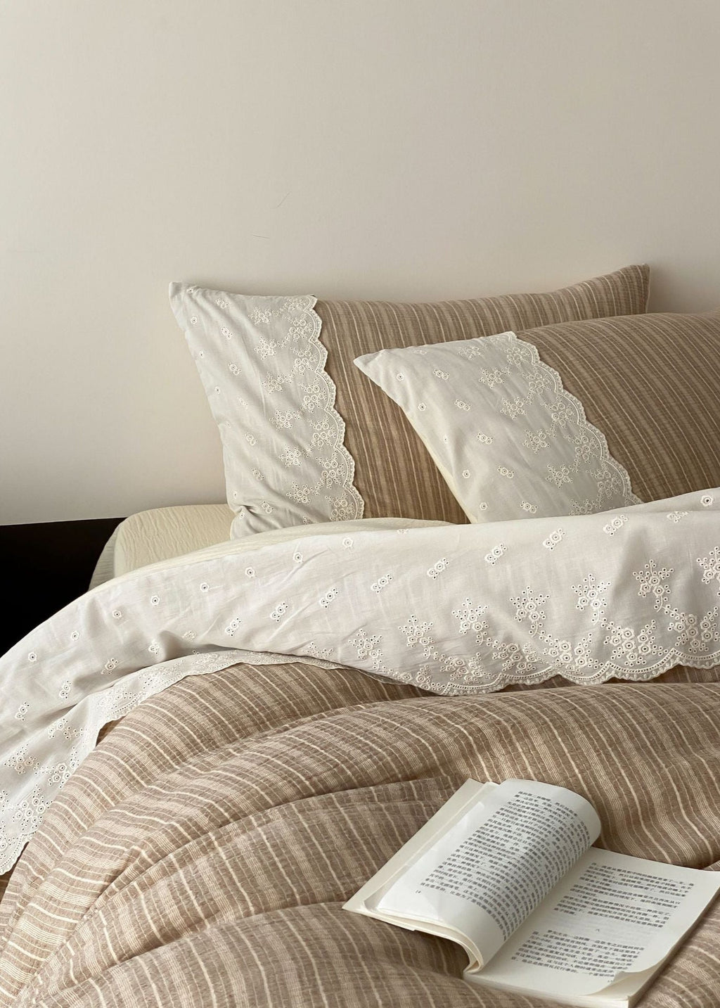 Florence Lace Double Gauze Striped Bedding Set / Beige Brown