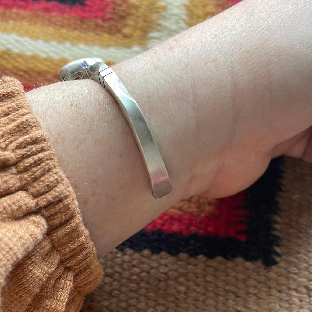 Handcrafted Single Stone Pink Conch & Sterling Silver Cuff Bracelet Signed Tahe