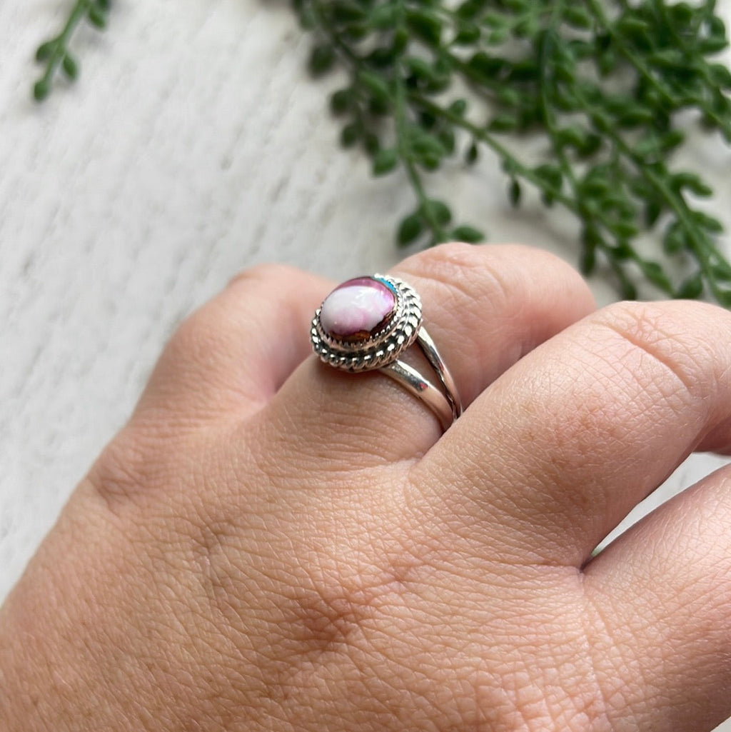 Beautiful Handcrafted Sterling Silver Pink Dream Twist Round Ring Signed