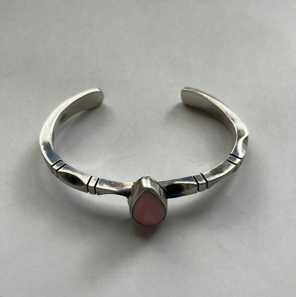 Handcrafted Single Stone Pink Conch & Sterling Silver Cuff Bracelet Signed Tahe