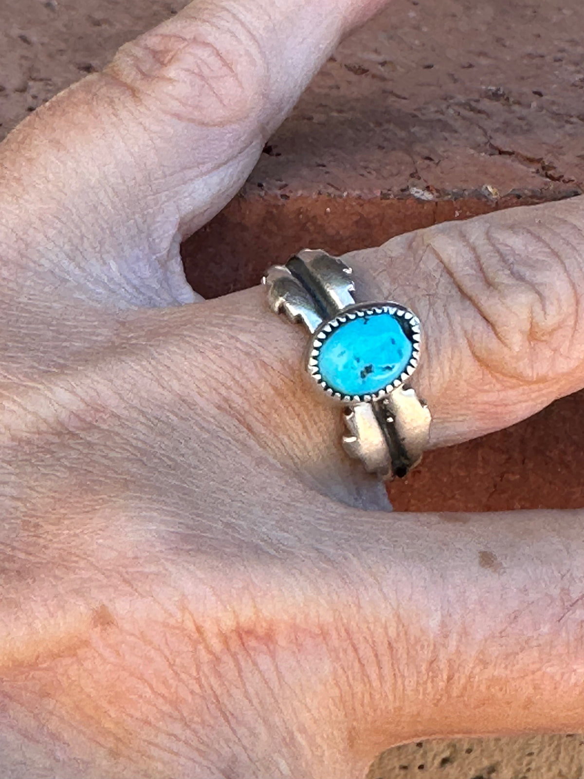 Beautiful Handcrafted Jagged Sterling Silver Kingman Turquoise Mesa Ring