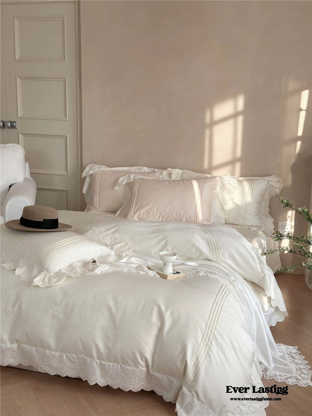 Isabelle Silky Cottage Ruffled Bedding Set / White