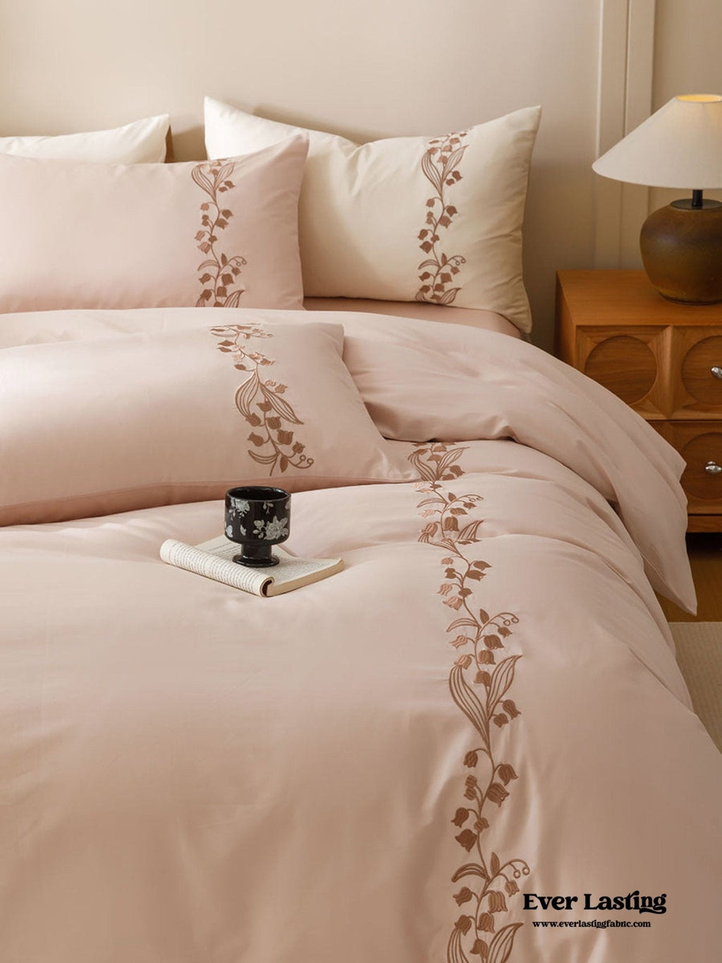 Lily of the Valley Embroidered Silky Bedding Set / Green