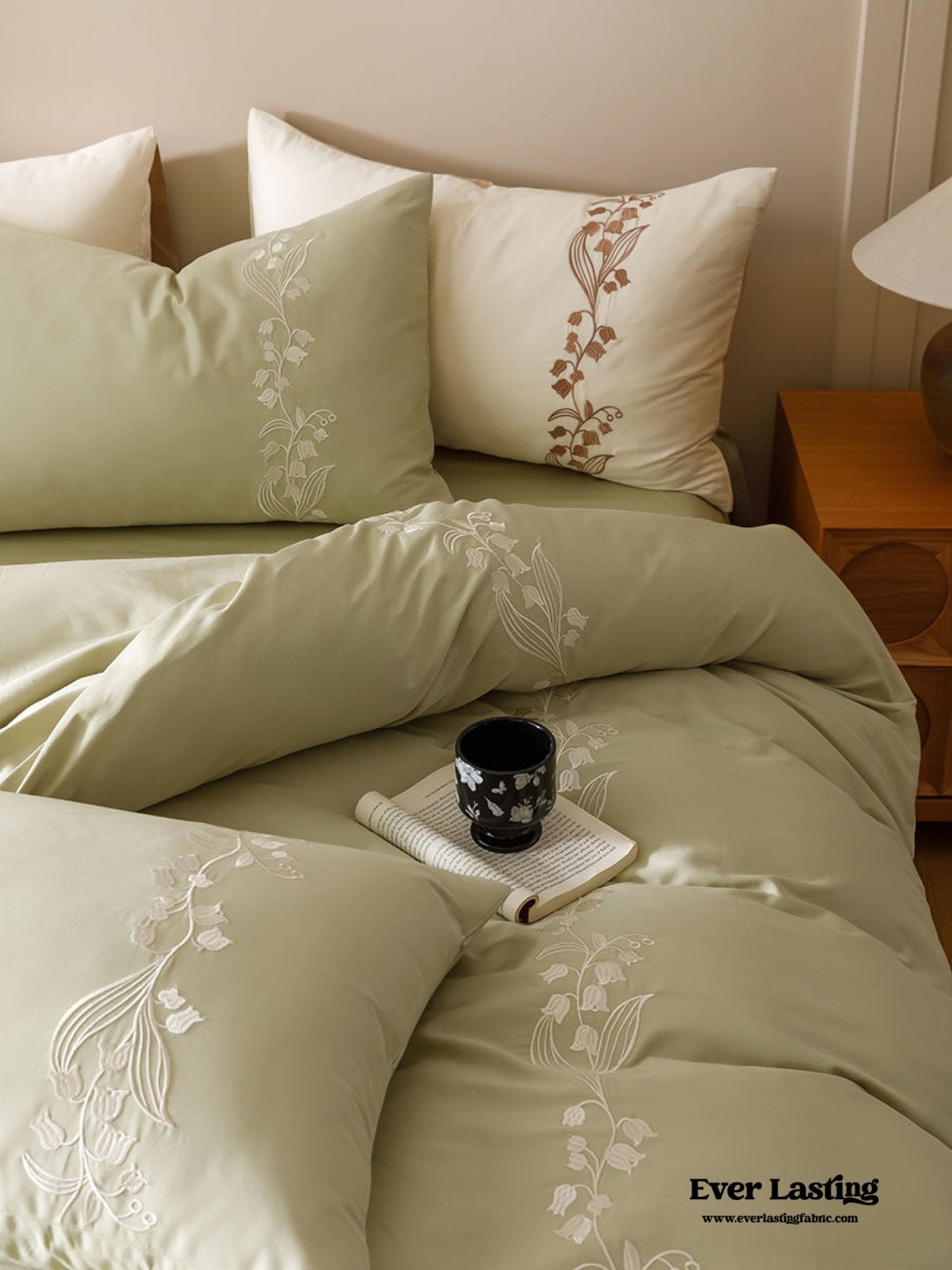 Lily of the Valley Embroidered Silky Bedding Set / Green