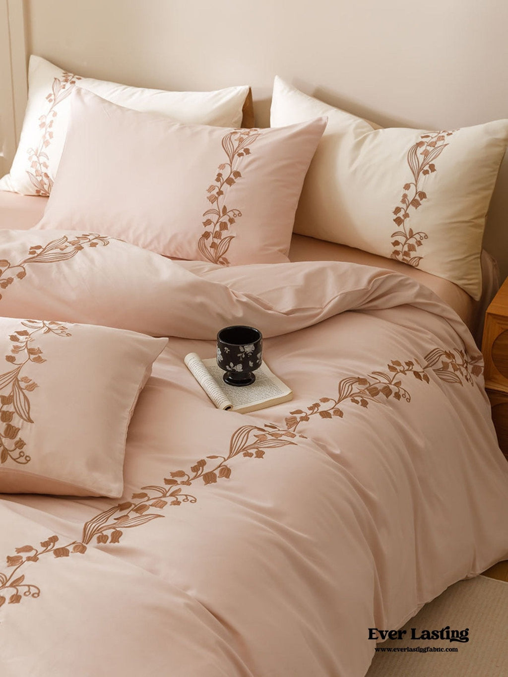 Lily of the Valley Embroidered Silky Bedding Set / Green