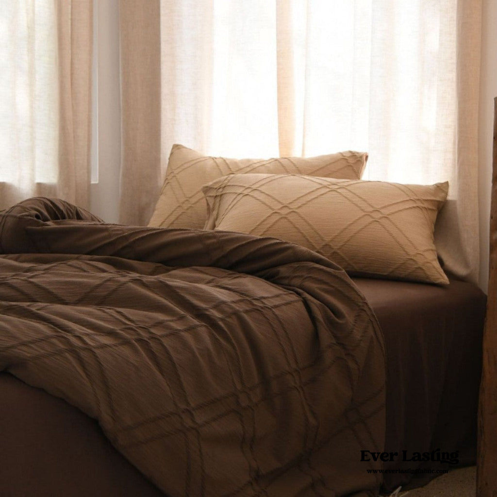 Millard Geometric Jacquard Bedding Set / Brown