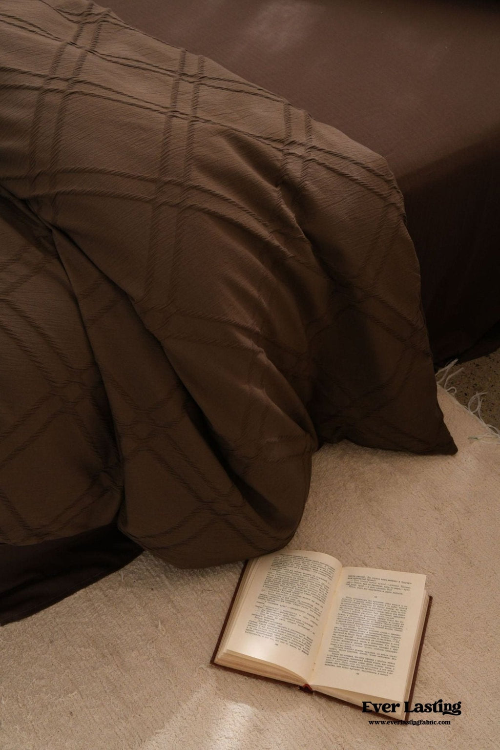 Millard Geometric Jacquard Bedding Set / Brown