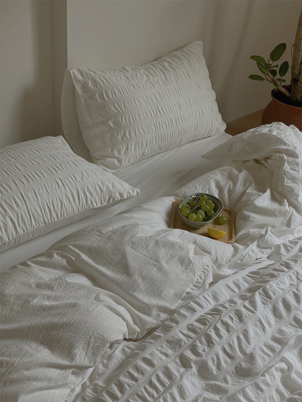 Minimal Bubble Textured Bedding Set / White