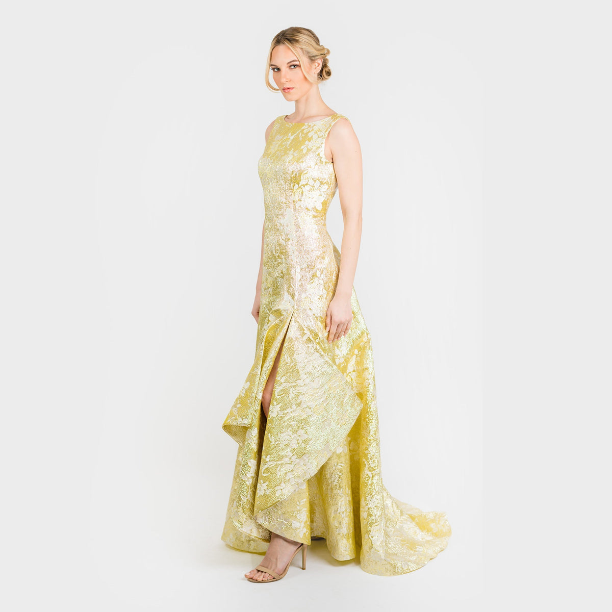 The Sleeveless Side Bottom Flounce Gown Classic