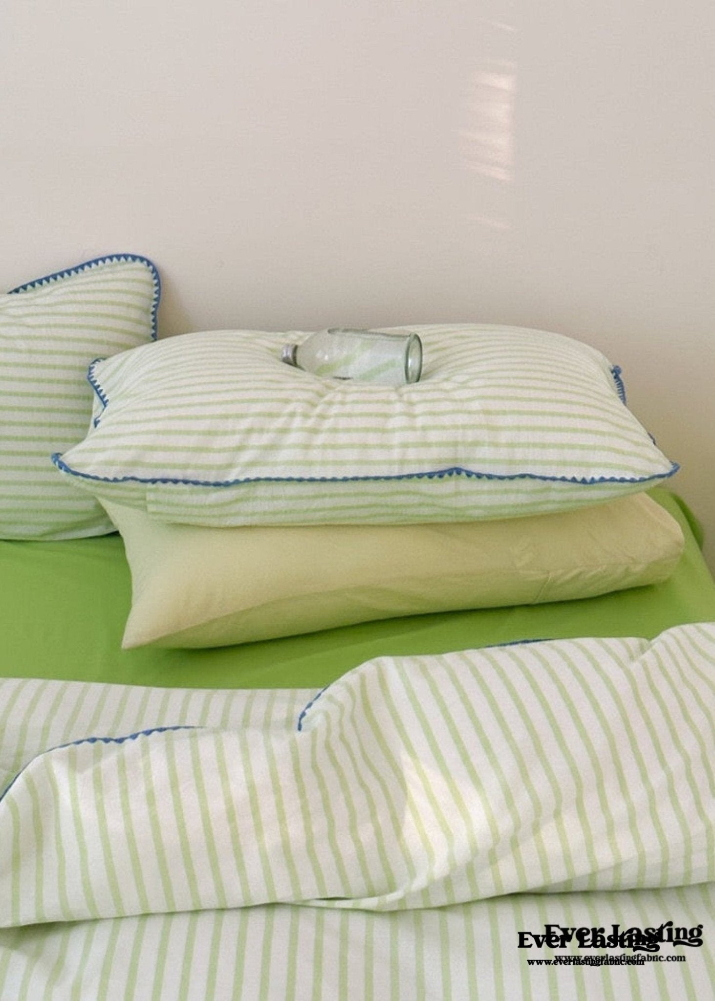 Pepper Candy Stripe Bedding Set / Fuchsia
