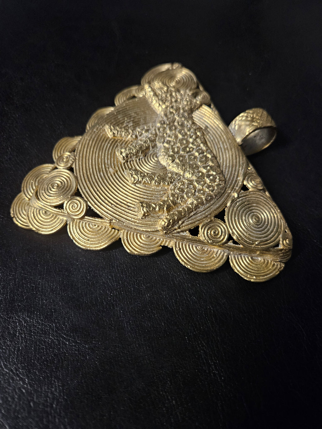African Brass Leopard Pendant with Adinkrahene Symbol – Ghana