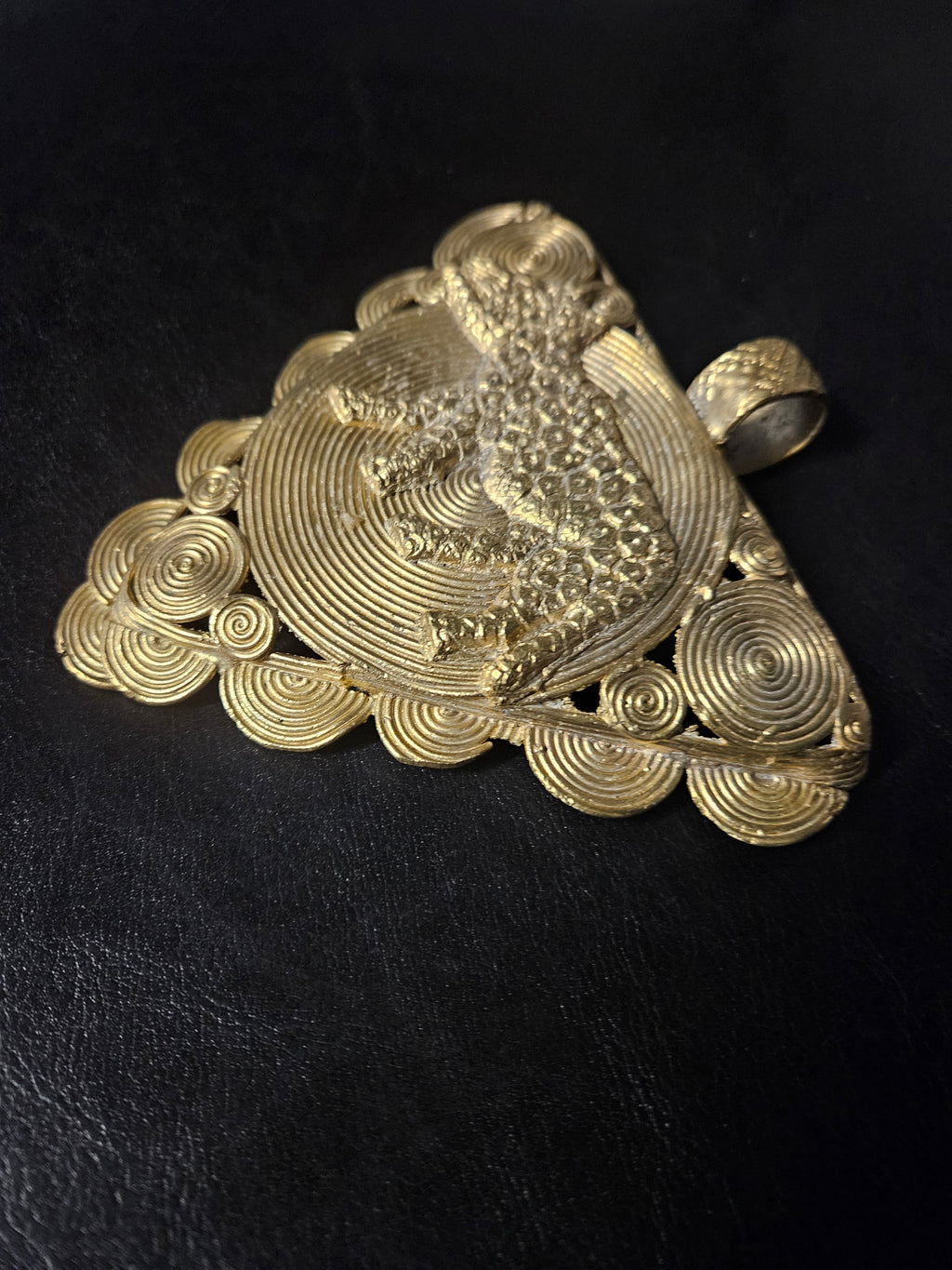 African Brass Leopard Pendant with Adinkrahene Symbol – Ghana