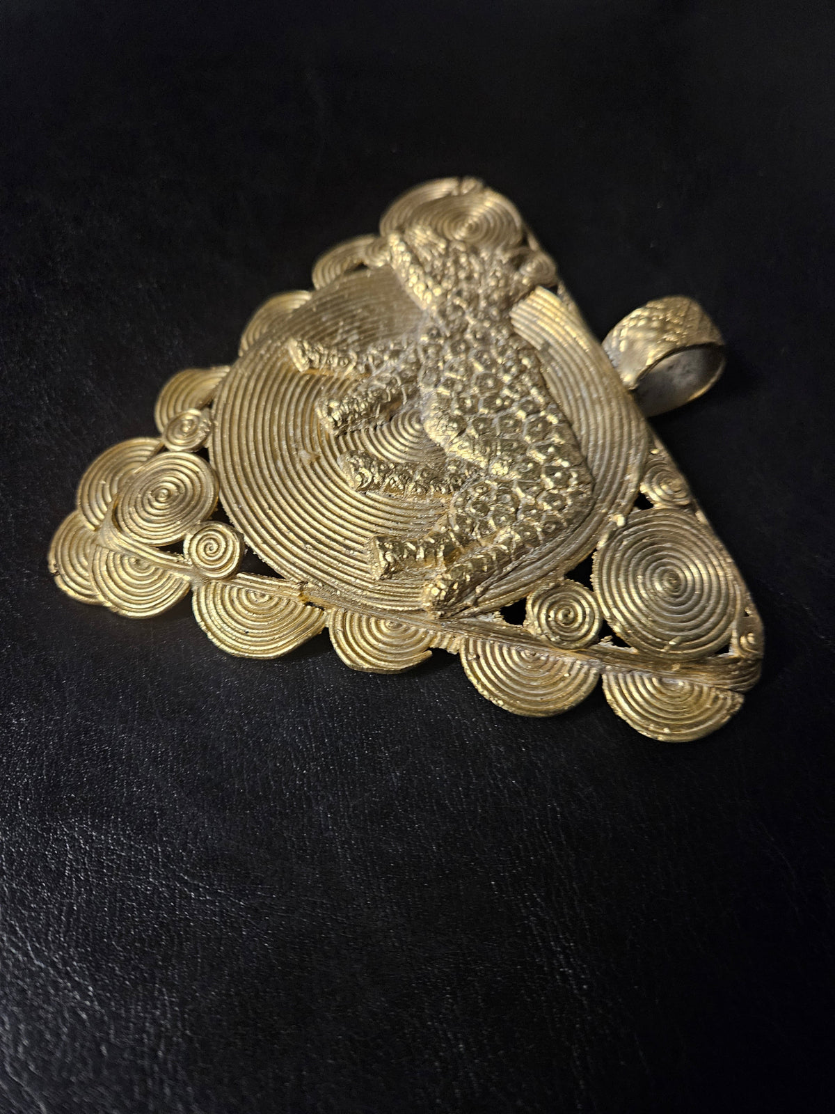 African Brass Leopard Pendant with Adinkrahene Symbol – Ghana