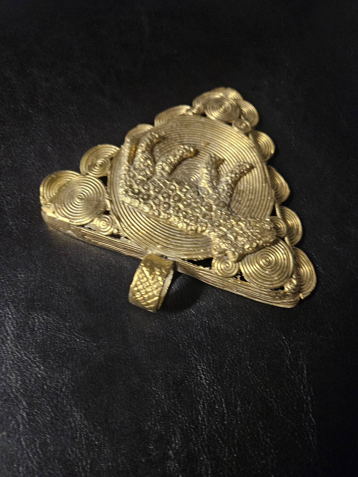 African Brass Leopard Pendant with Adinkrahene Symbol – Ghana