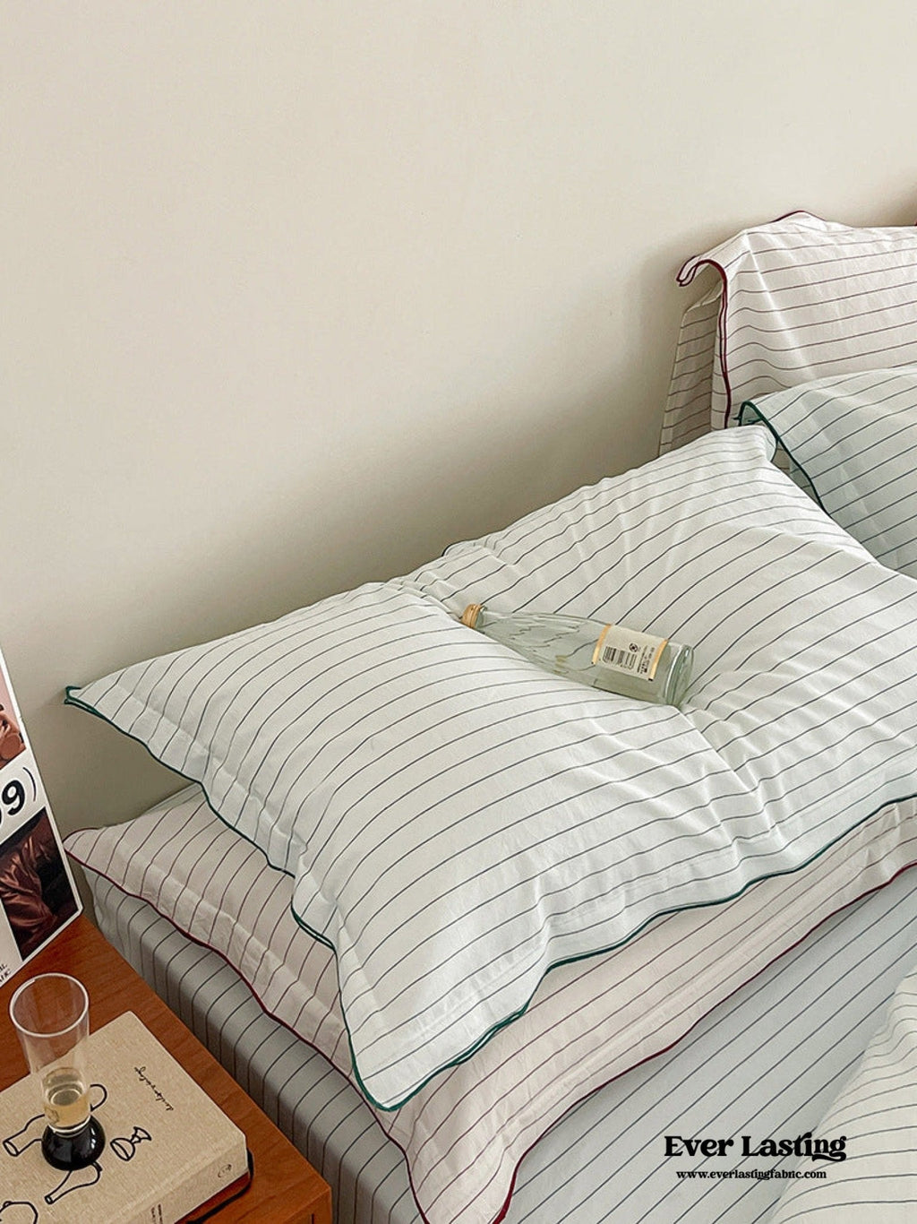 Scandinavian Overlock Striped Bedding Set / White + Red