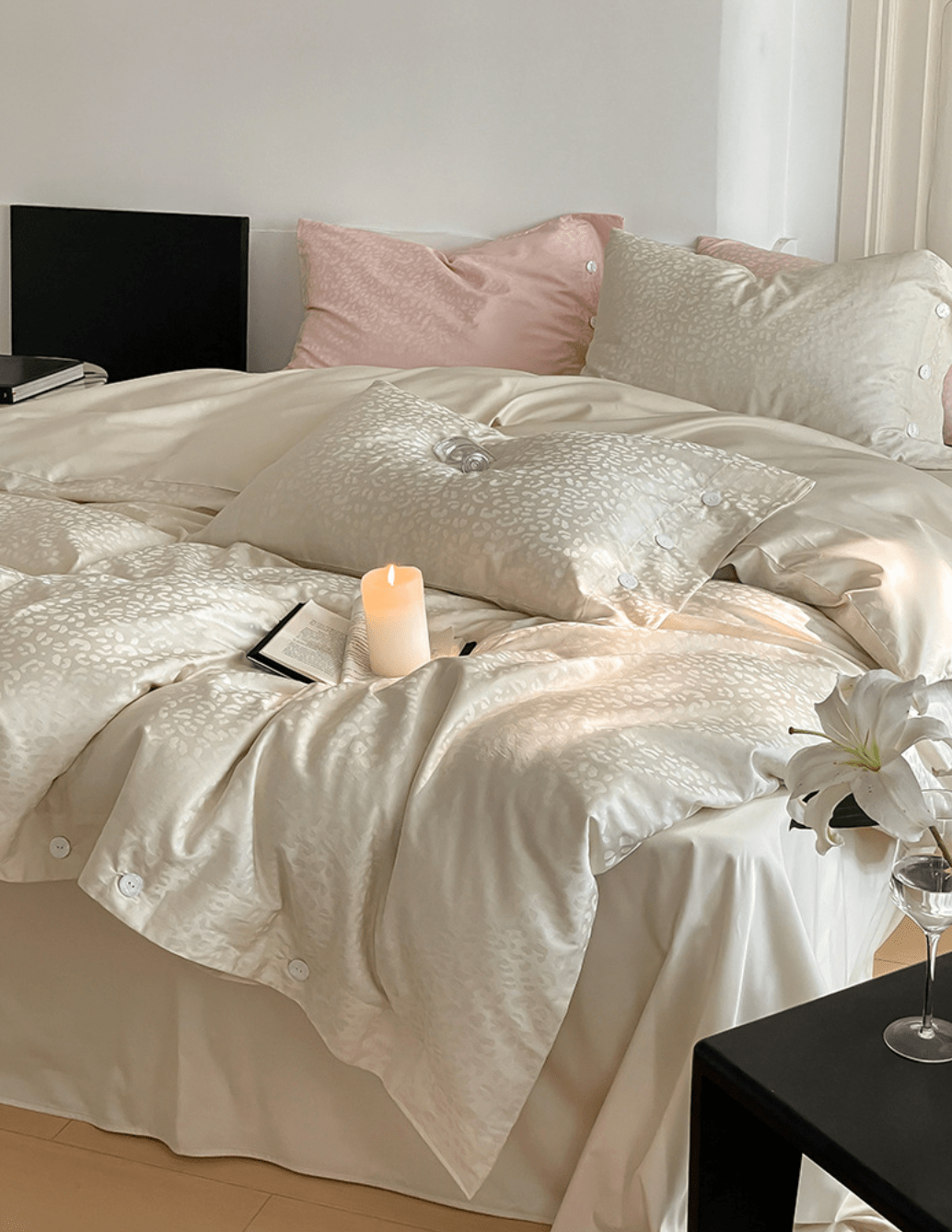 Silky Leopard Buttoned Bedding Set / Baby Pink