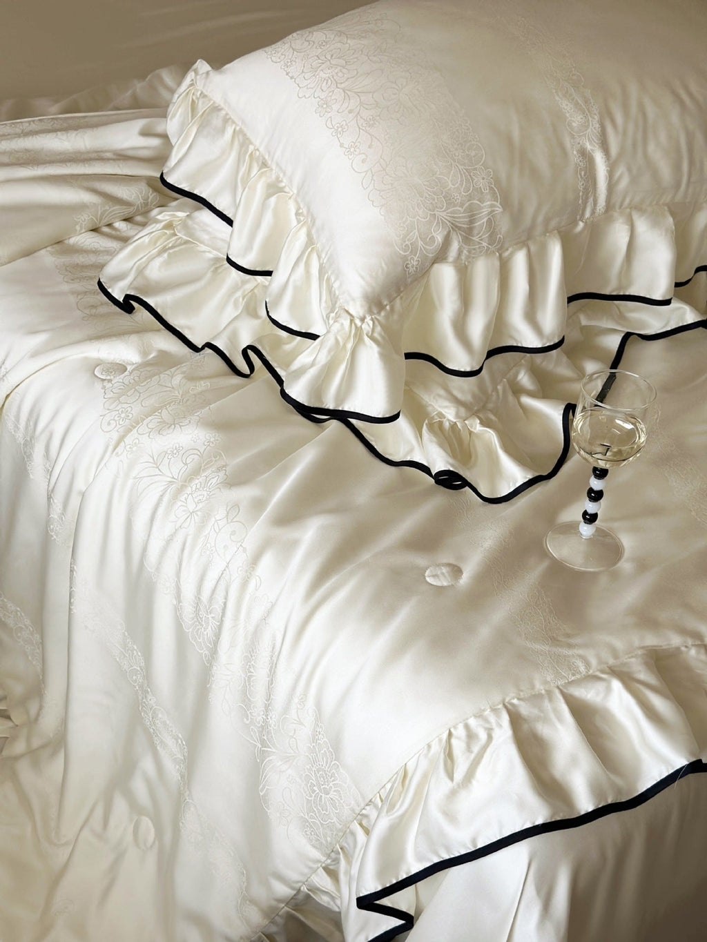 Silky Ruffle Blanket Comforter Set / Rust Pink
